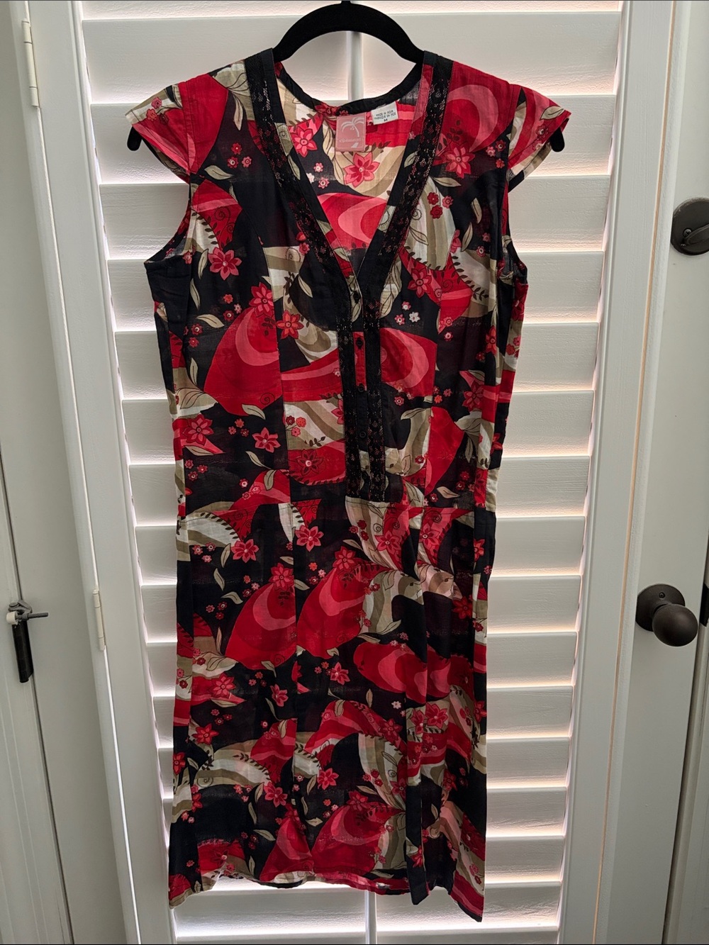 Rip Curl Size M Red and Black Floral Midi Dress